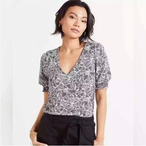 Evereve Gracie Floral Top. Puff sleeve. Small